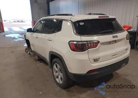 2021 Jeep Compass Latitude 4X4 z USA, uszkodzony, nr VIN 3C4NJDBB3MT598246